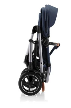 Britax Smile 5Z Kinderwagen Night Blue -Geschäft Für Babyartikel smile 5z nightblue anthrazite brownhandle 01 folded pushchair rwf 2023 1